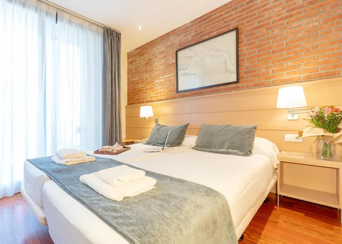 Serennia Cest Arc De Triomf Barcelone