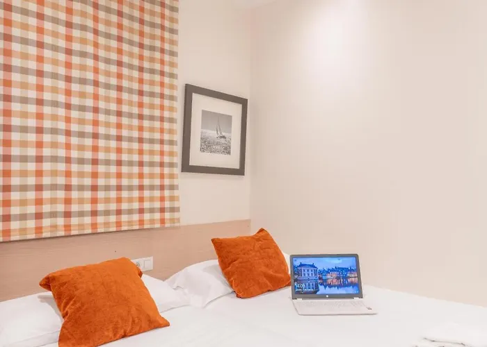 Serennia Cest Arc De Triomf * Barcelone