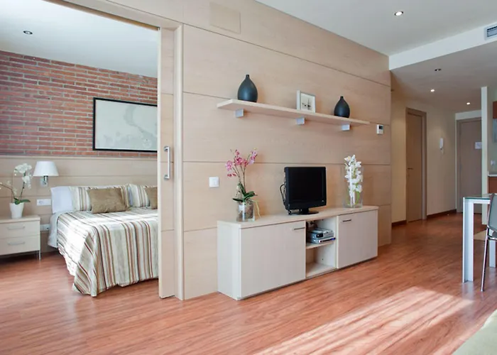 Serennia Cest Arc De Triomf * Barcelone