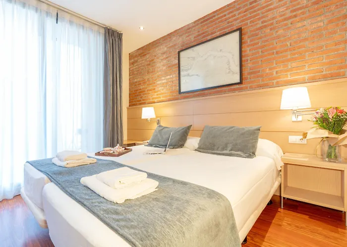 Serennia Cest Arc De Triomf * Barcelone